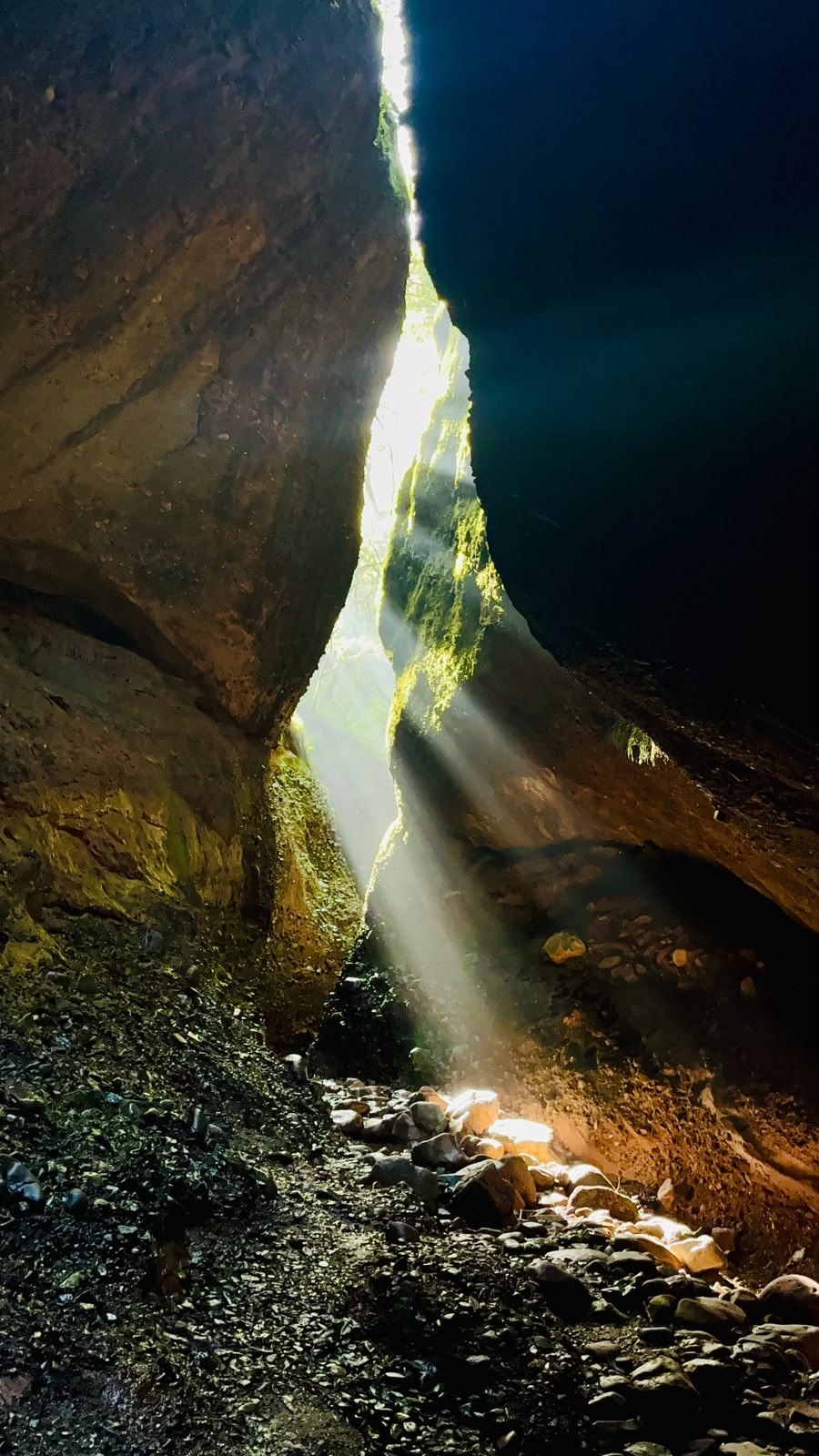 Rayo de luz entrando en el cañón del Angosto de Jaire, en Jujuy